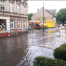 Zalane ulice, zalane piwnice, podtopione domy