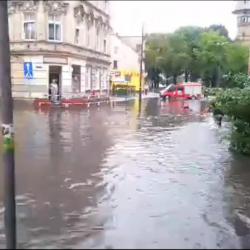Zalane ulice, zalane piwnice, podtopione domy