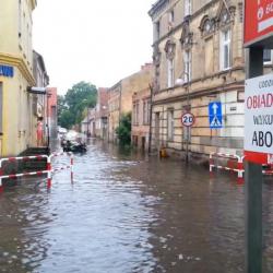 Zalane ulice, zalane piwnice, podtopione domy
